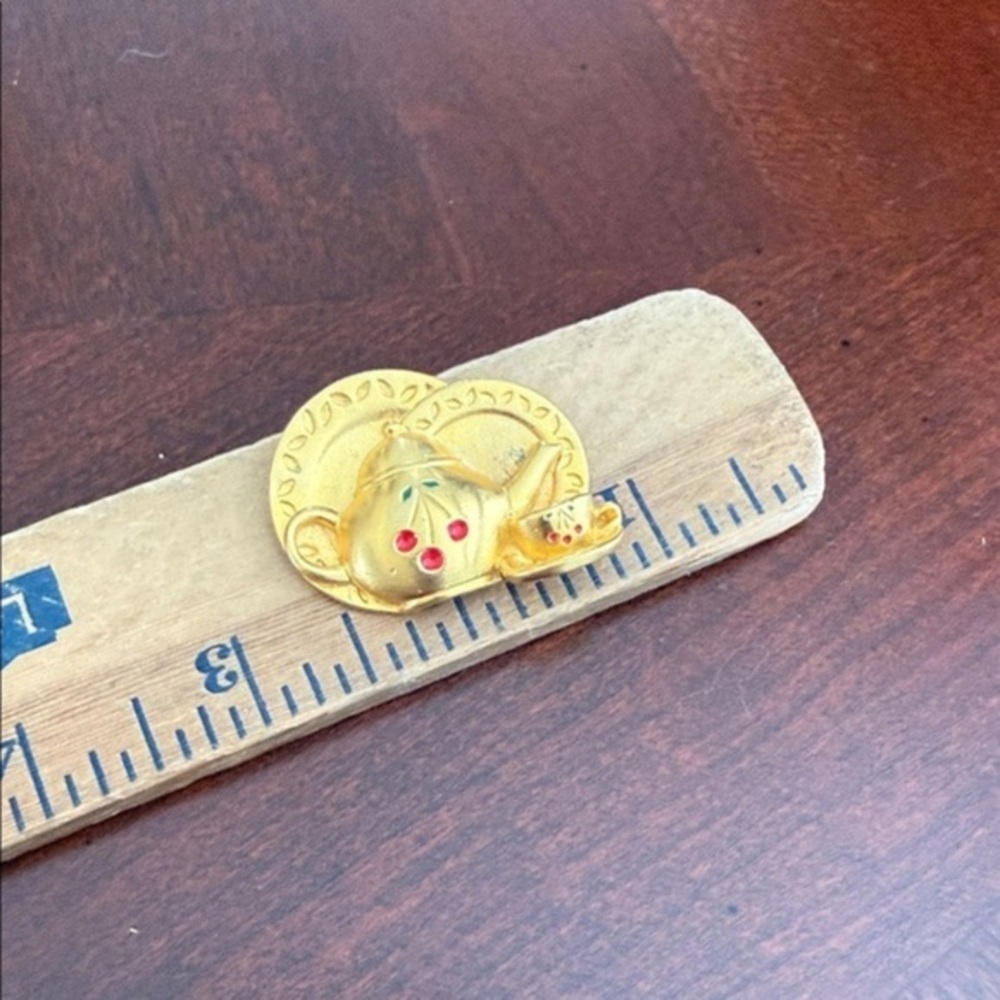 Vintage Gold Tone Brooch